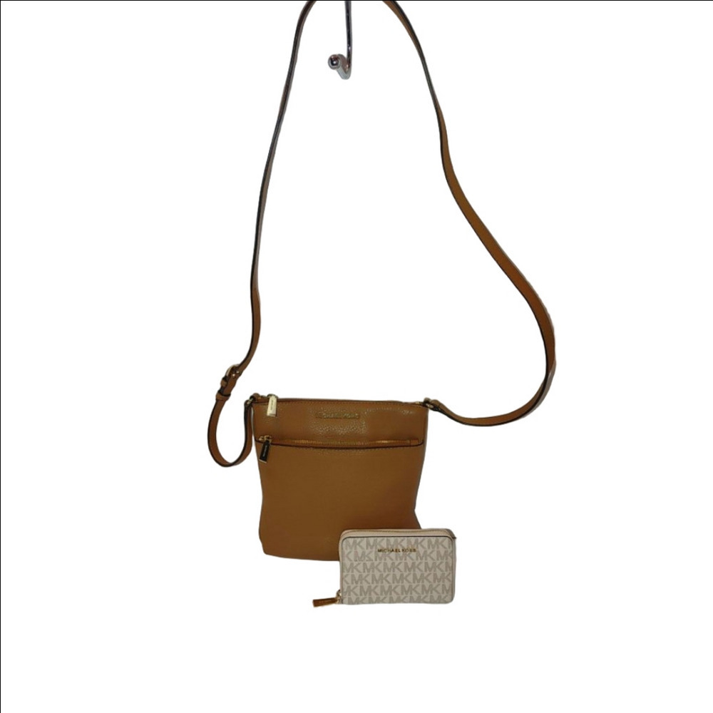 Michael Kors Riley Pebbled Leather Crossbody Bag with Jet Set Wallet